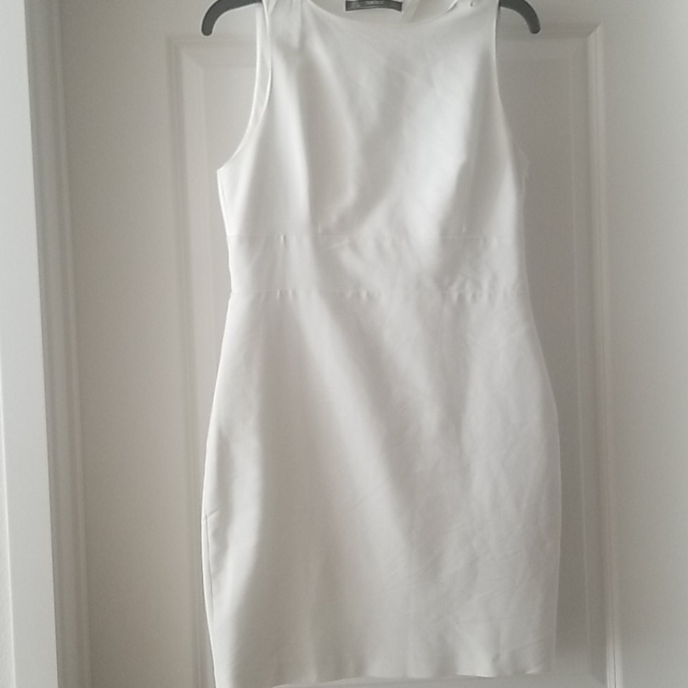 Zara Trafaluc | White Dress with Keyhole